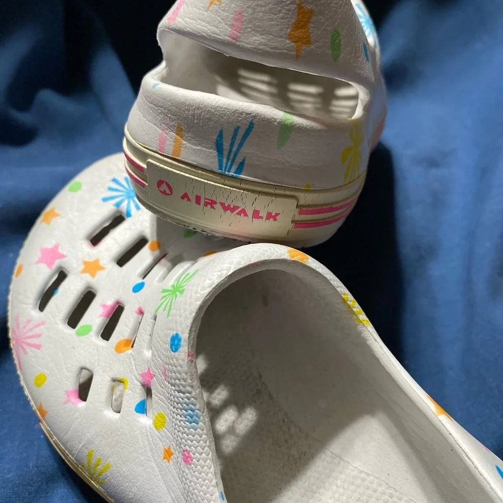 Kids Airwalk sandals 8.5-9 slip on